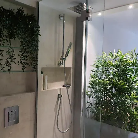Exotic Fusion Double With Garden شقة